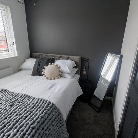 Uber Stylish 3 Bedroom Home Off Road Parking Near Town Centre And Bike Park Wales Мертир-Тидвилл Экстерьер фото