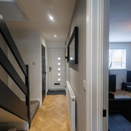 Uber Stylish 3 Bedroom Home Off Road Parking Near Town Centre And Bike Park Wales Мертир-Тидвилл Экстерьер фото