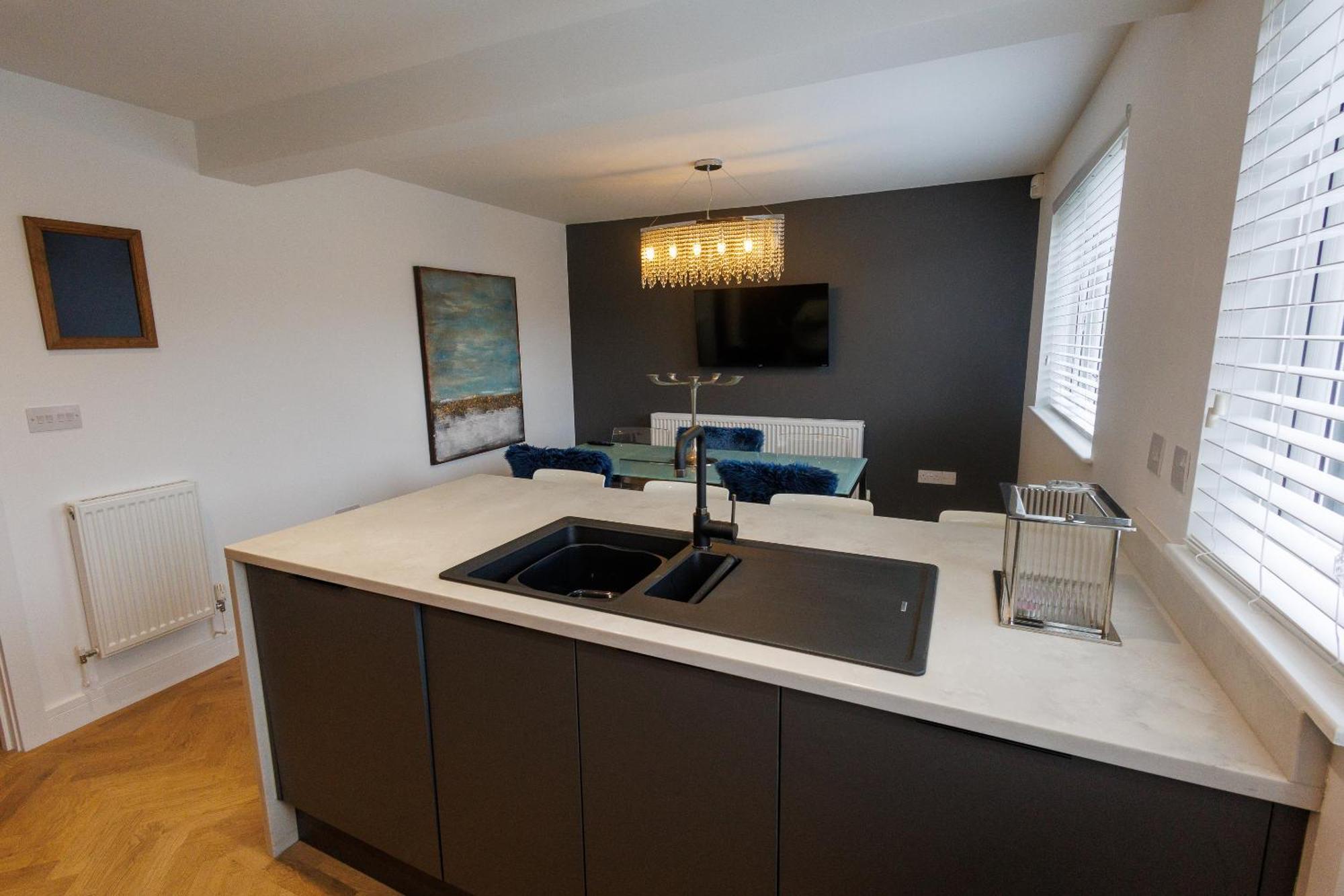 Uber Stylish 3 Bedroom Home Off Road Parking Near Town Centre And Bike Park Wales Мертир-Тидвилл Экстерьер фото