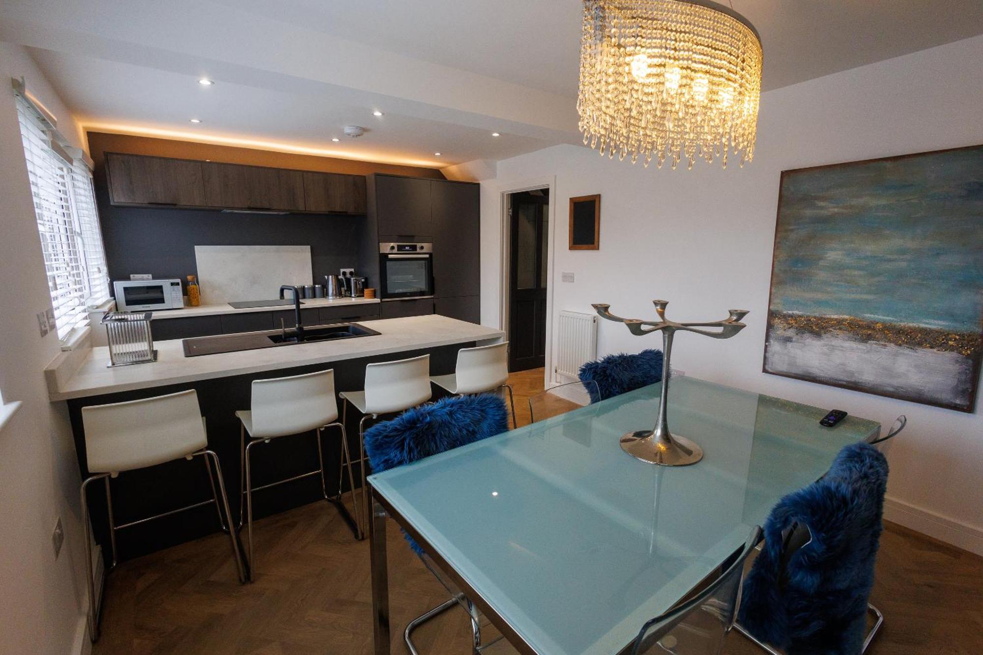 Uber Stylish 3 Bedroom Home Off Road Parking Near Town Centre And Bike Park Wales Мертир-Тидвилл Экстерьер фото