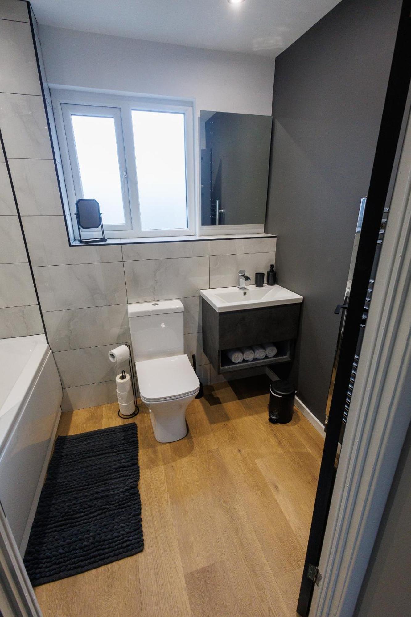 Uber Stylish 3 Bedroom Home Off Road Parking Near Town Centre And Bike Park Wales Мертир-Тидвилл Экстерьер фото