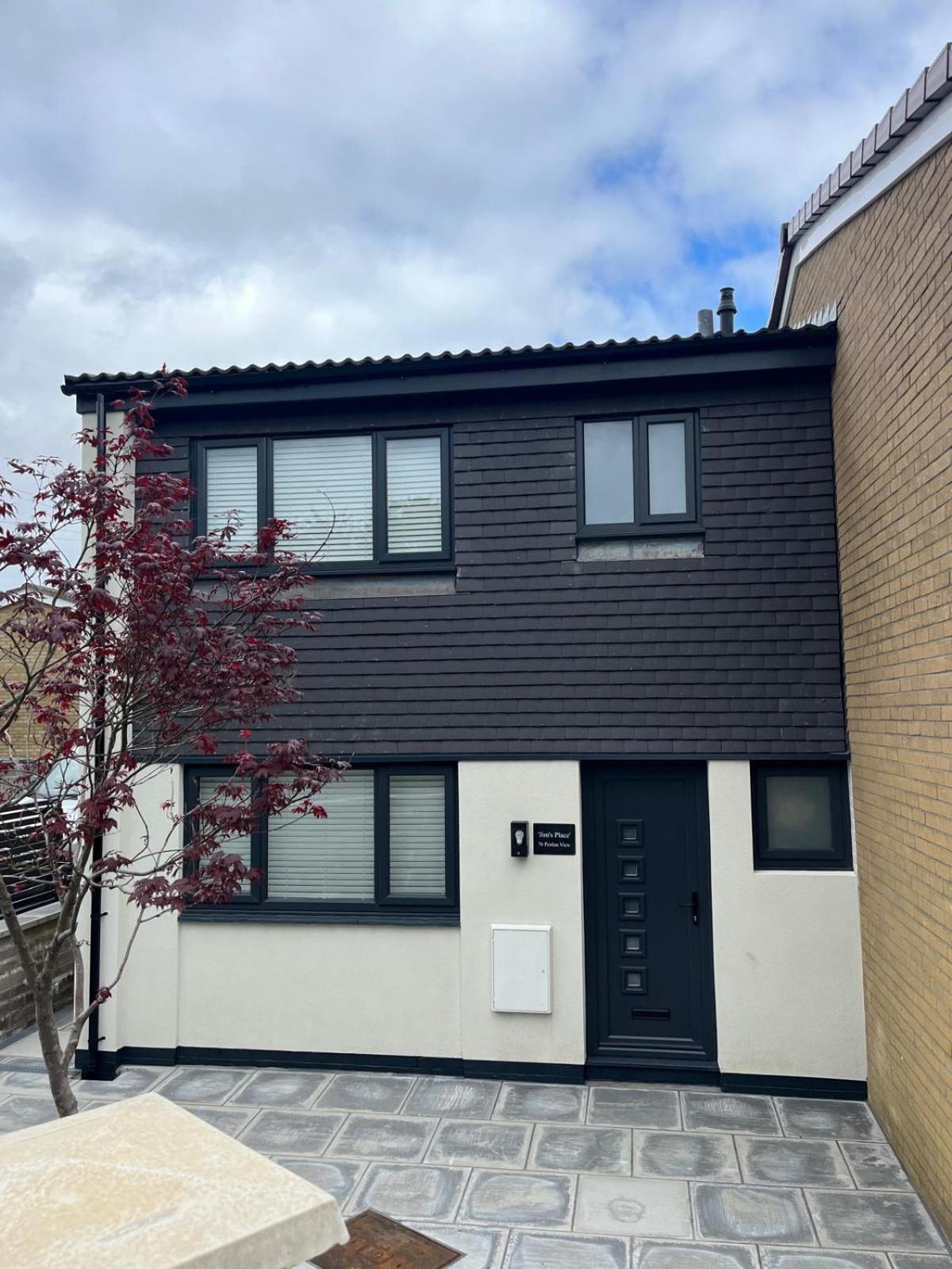 Uber Stylish 3 Bedroom Home Off Road Parking Near Town Centre And Bike Park Wales Мертир-Тидвилл Экстерьер фото