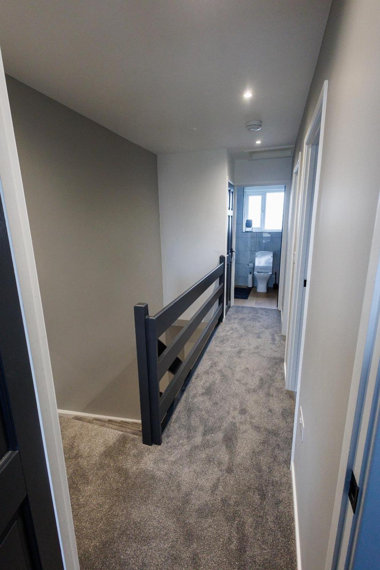 Uber Stylish 3 Bedroom Home Off Road Parking Near Town Centre And Bike Park Wales Мертир-Тидвилл Экстерьер фото