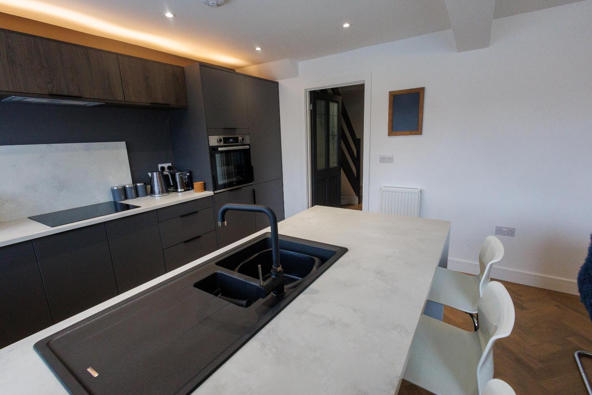 Uber Stylish 3 Bedroom Home Off Road Parking Near Town Centre And Bike Park Wales Мертир-Тидвилл Экстерьер фото