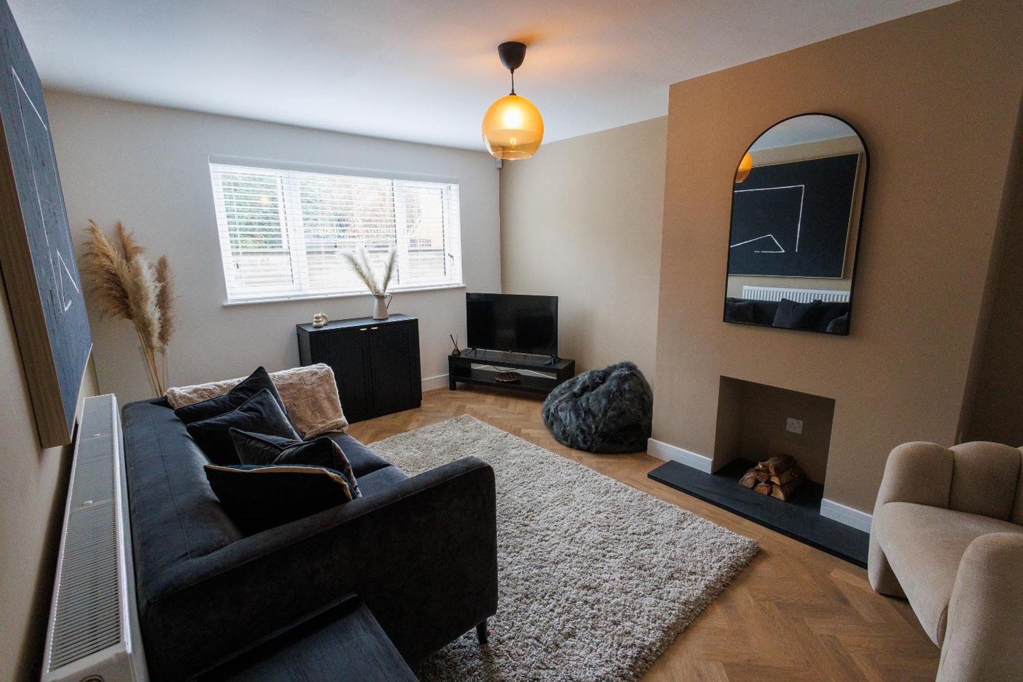 Uber Stylish 3 Bedroom Home Off Road Parking Near Town Centre And Bike Park Wales Мертир-Тидвилл Экстерьер фото